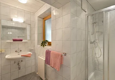 hausalpenlandhainzenbergeggeweg650familieschoesserferienwohnung1b_.jpg